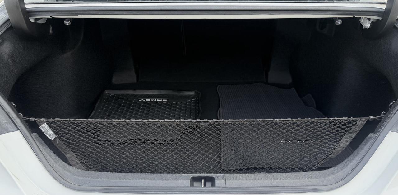 2018 Toyota Camry Hybrid SE Auto Photo
