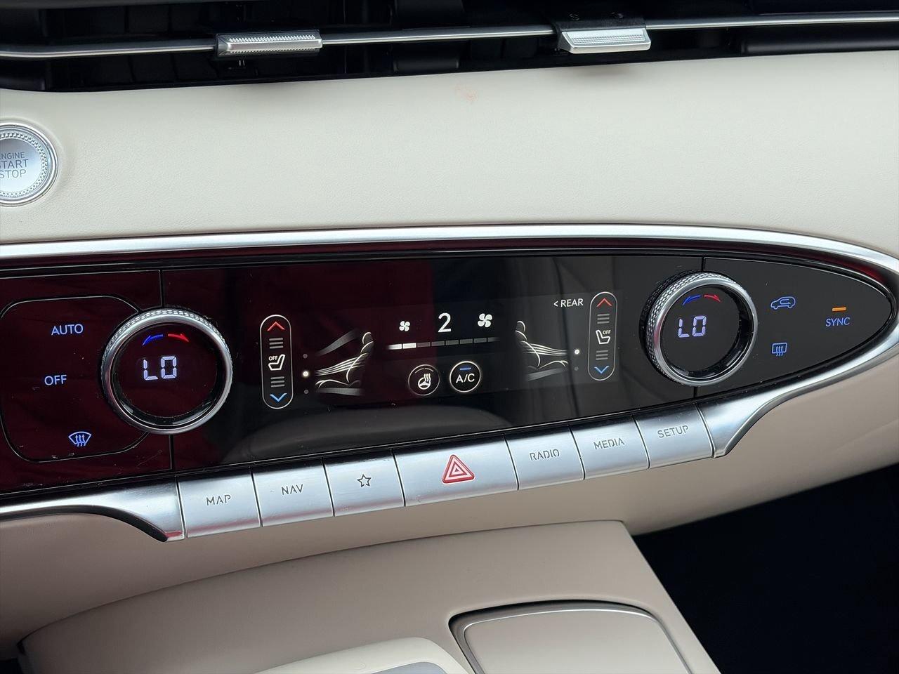 2022 Genesis GV70 Advanced AWD PREMIUM DRIVE | LEATHER SEATS | SUNRO Photo