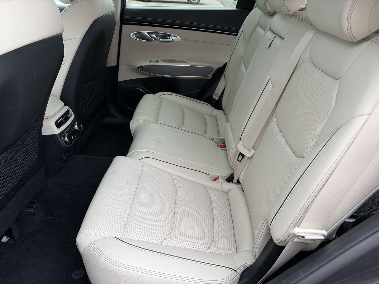 2022 Genesis GV70 Advanced AWD PREMIUM DRIVE | LEATHER SEATS | SUNRO Photo