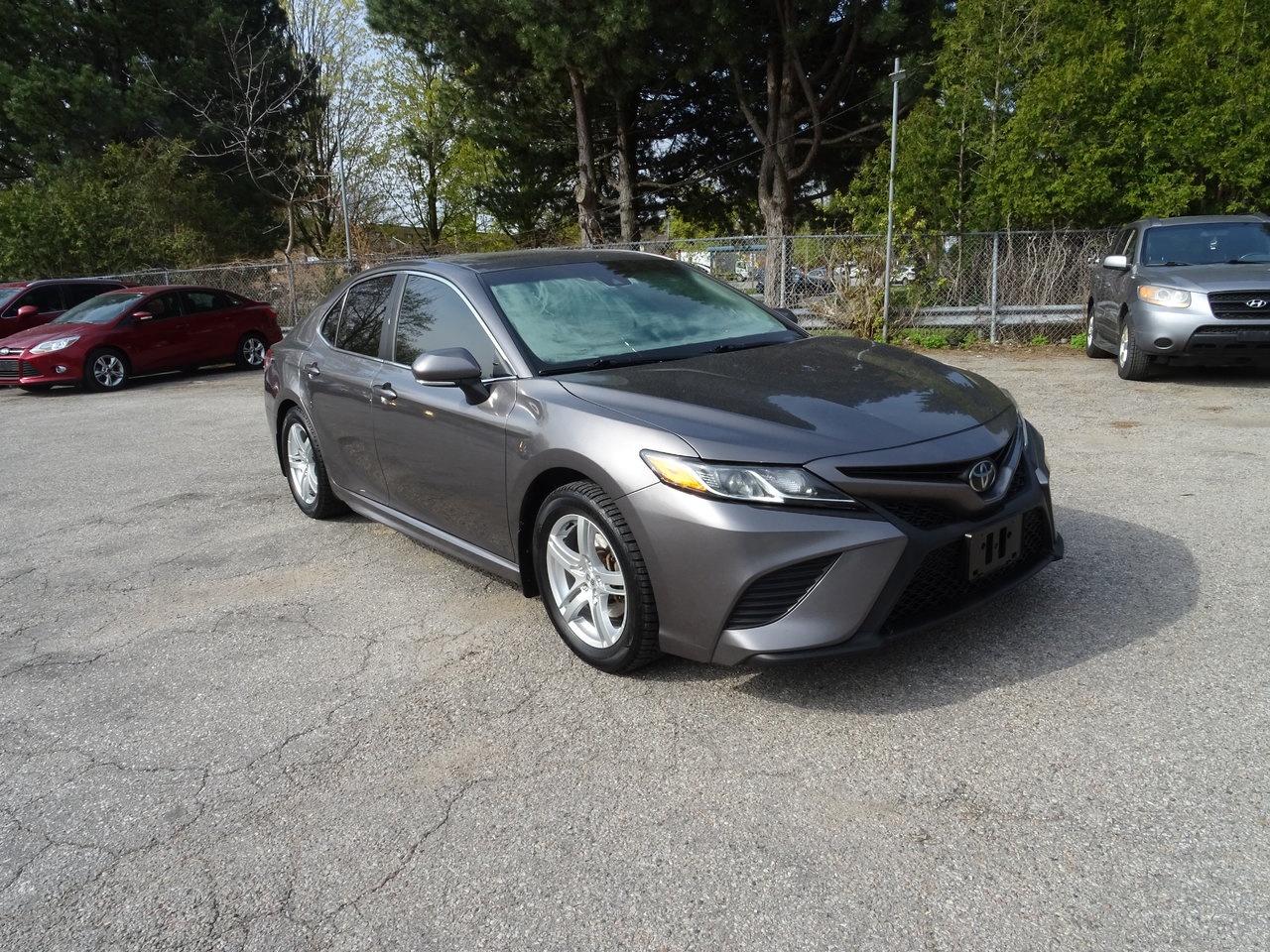 2018 Toyota Camry SE Photo