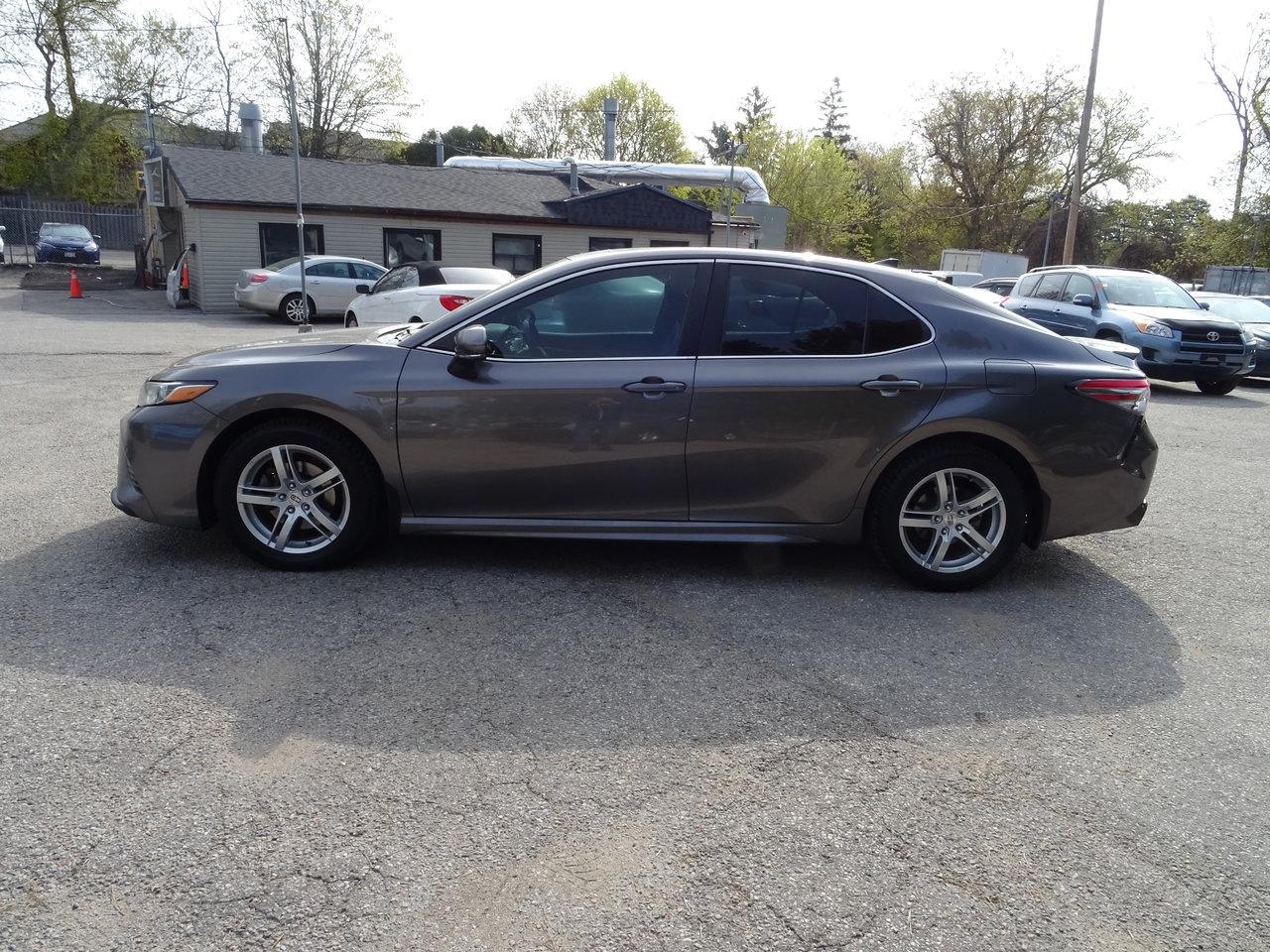 2018 Toyota Camry SE Photo0