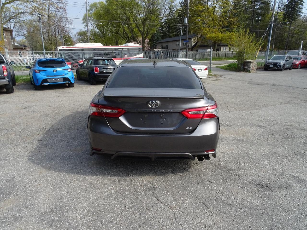 2018 Toyota Camry SE Photo