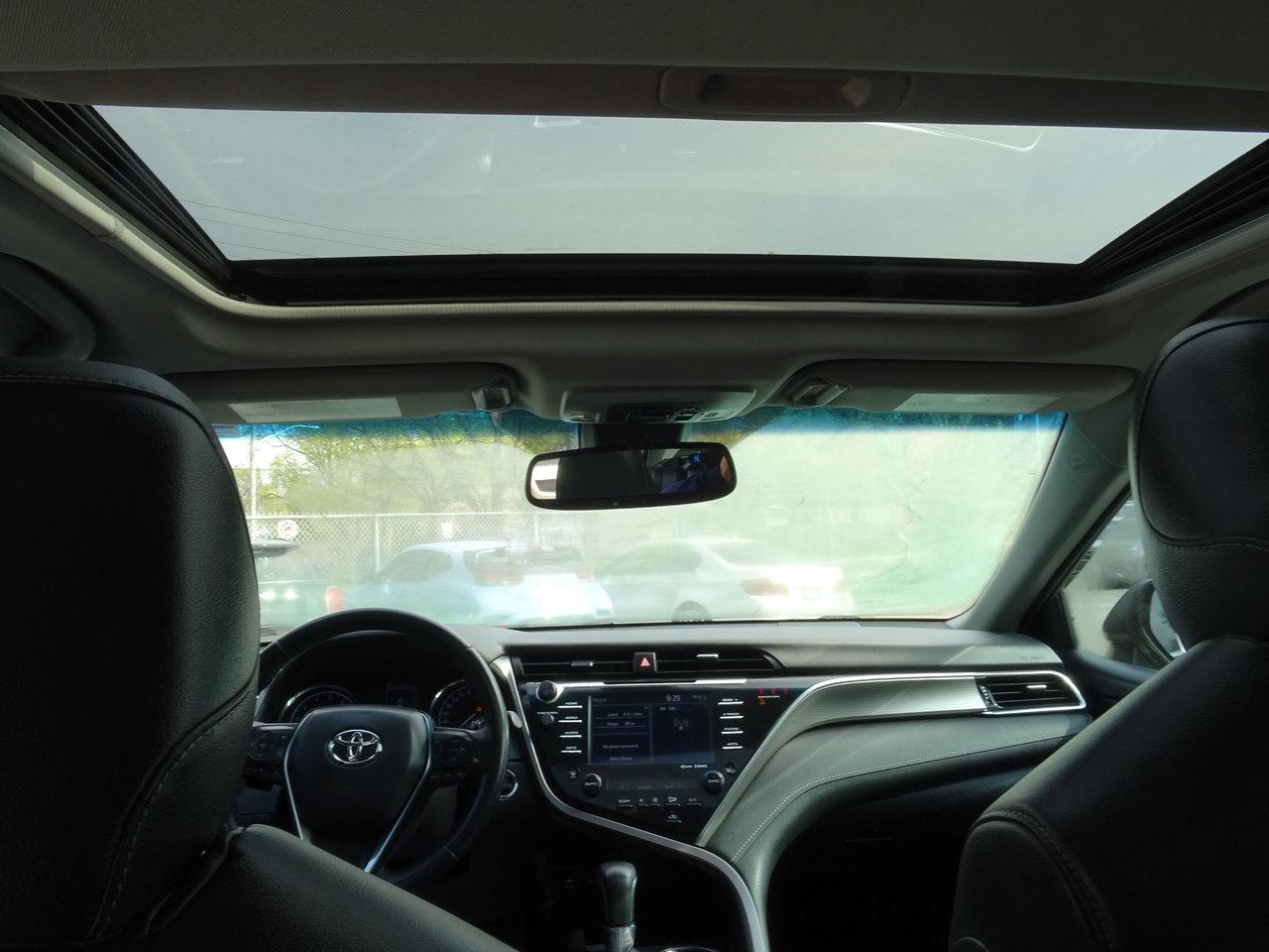 2018 Toyota Camry SE Photo