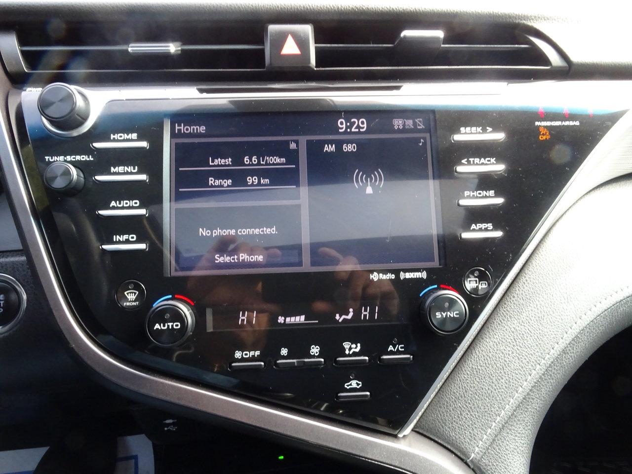 2018 Toyota Camry SE Photo