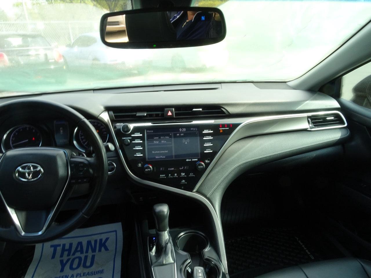 2018 Toyota Camry SE Photo