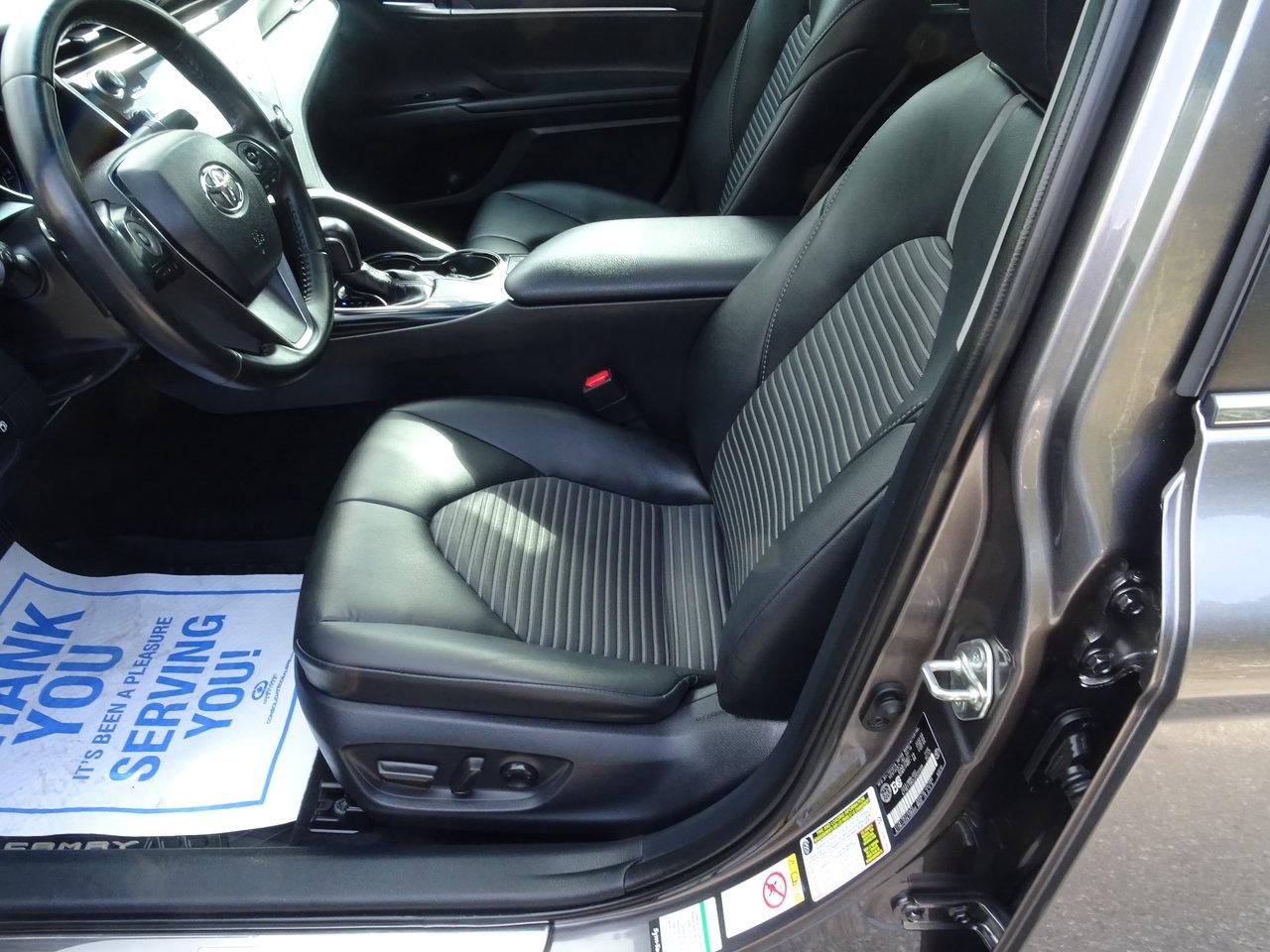 2018 Toyota Camry SE Photo