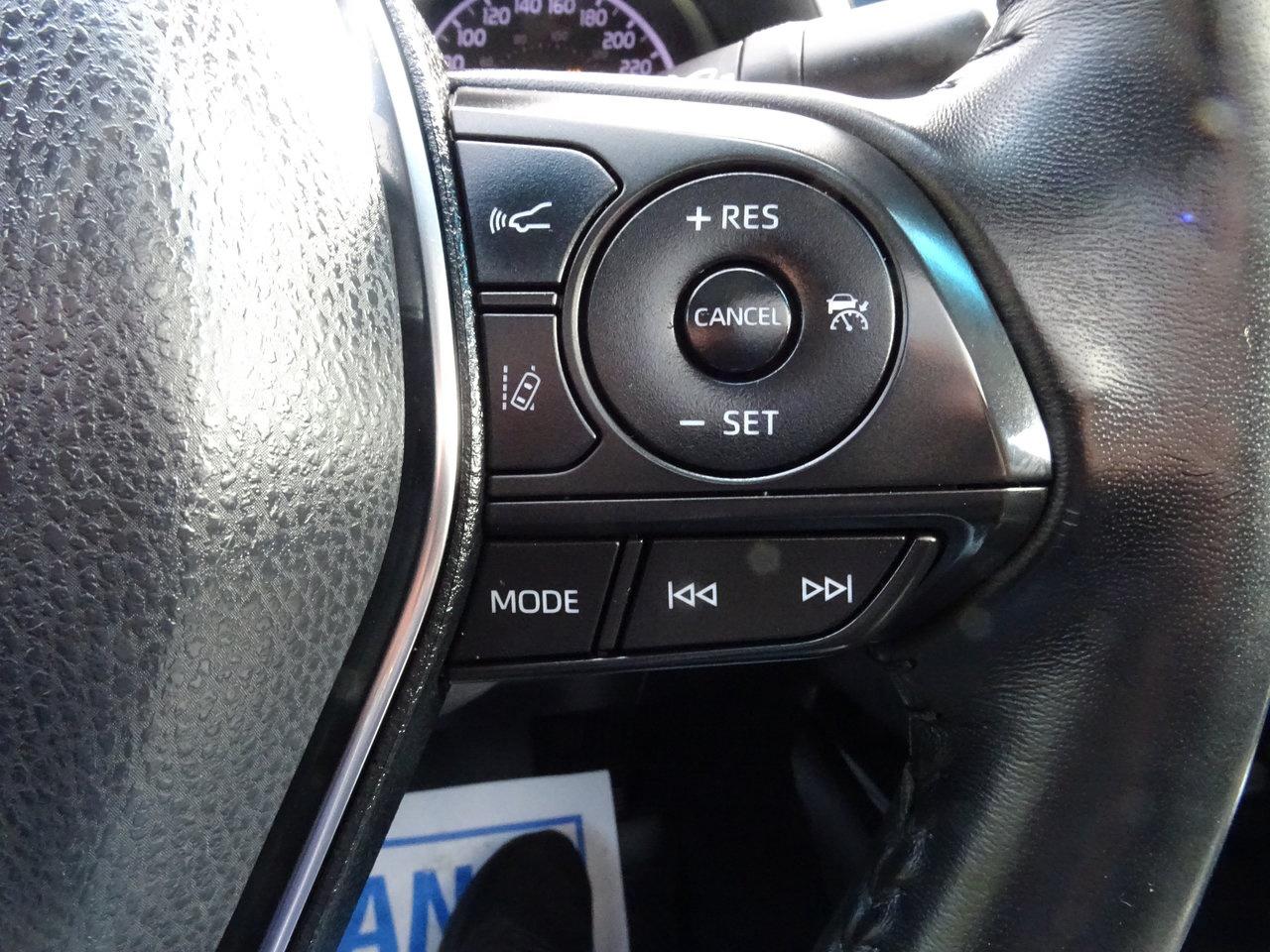 2018 Toyota Camry SE Photo