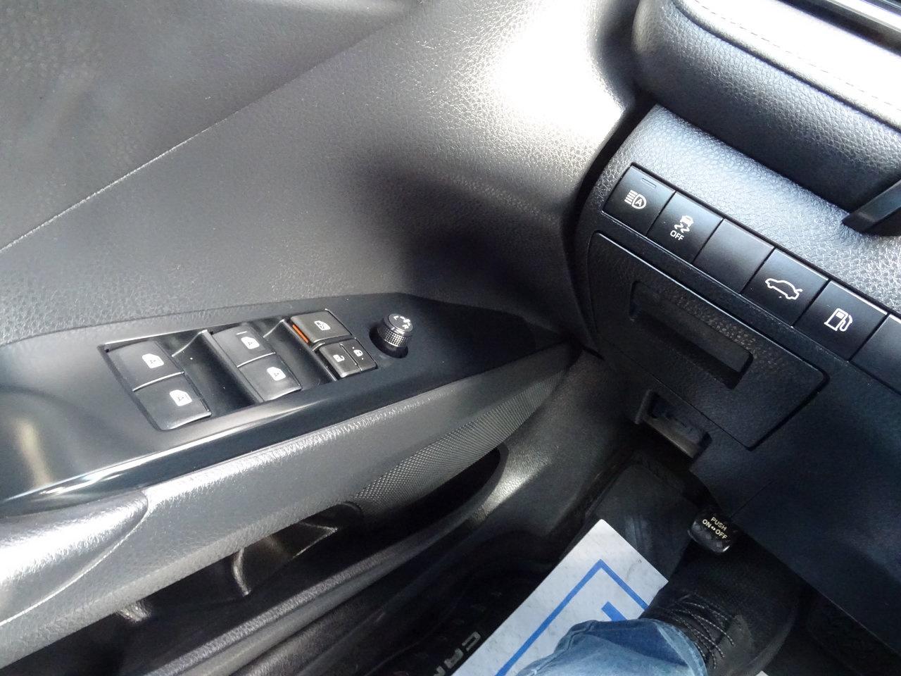 2018 Toyota Camry SE Photo