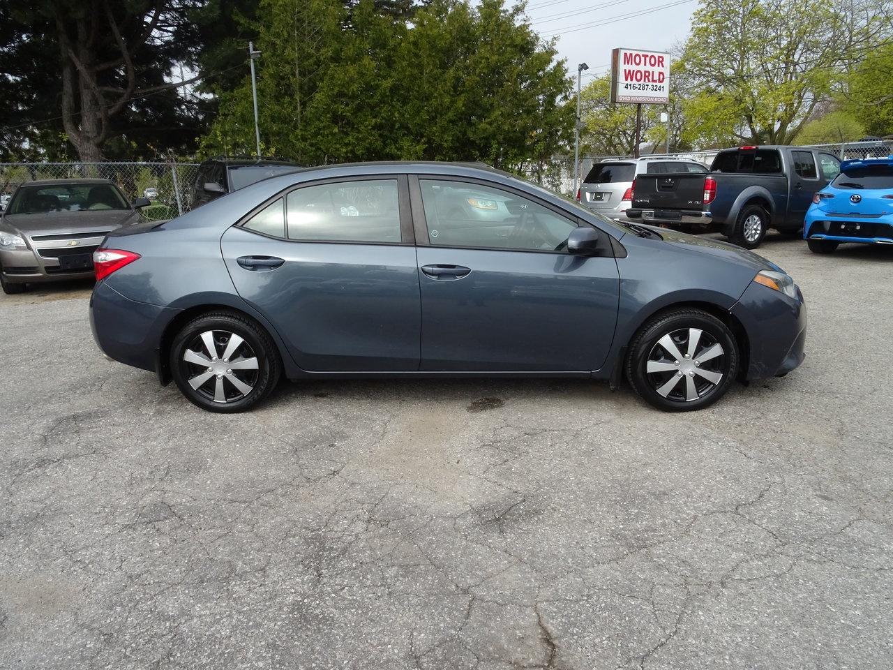 2015 Toyota Corolla LE Photo4