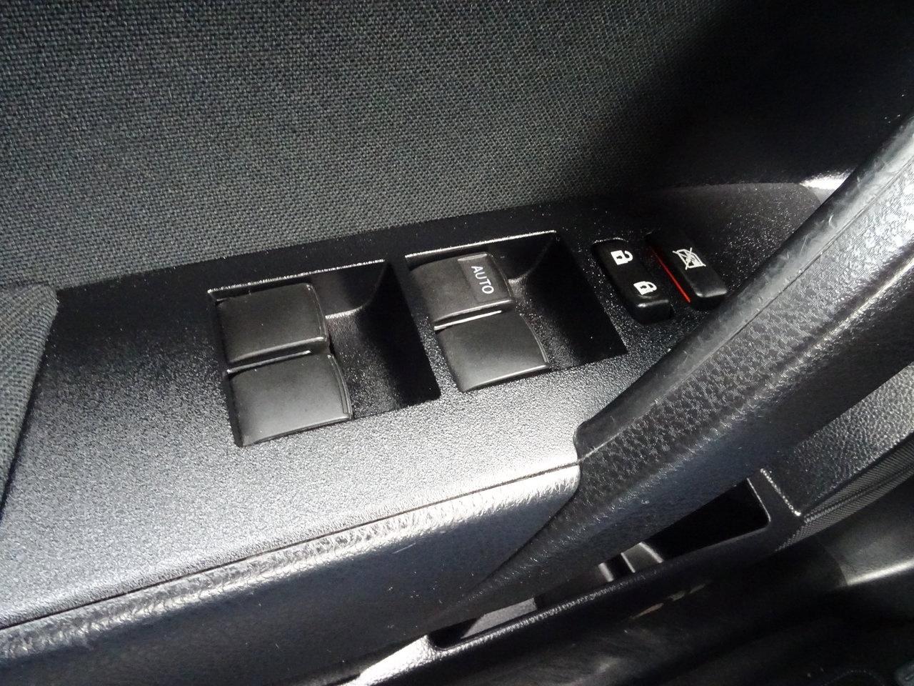 2015 Toyota Corolla LE Photo