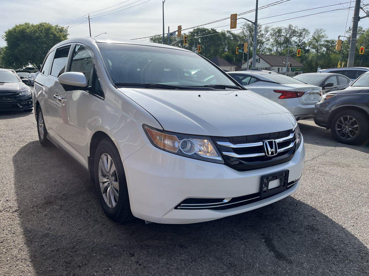 2016 Honda Odyssey EX Photo2