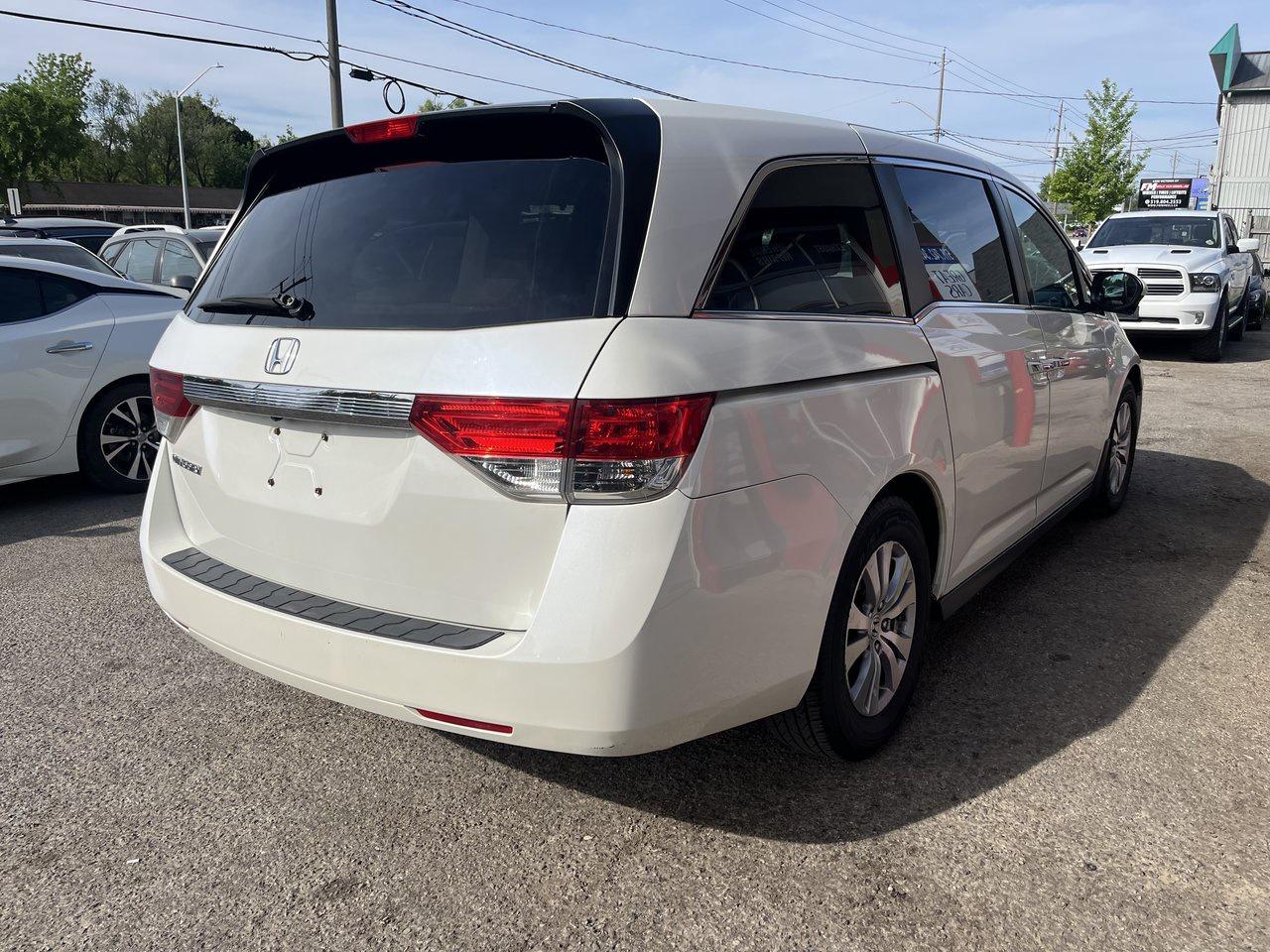 2016 Honda Odyssey EX Photo3