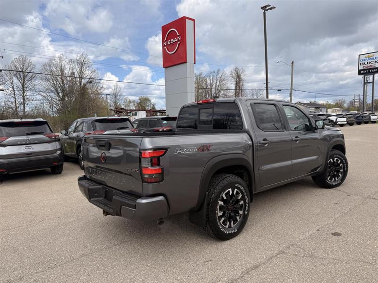 2022 Nissan Frontier Crew Cab PRO-4X 4x4 at Photo4
