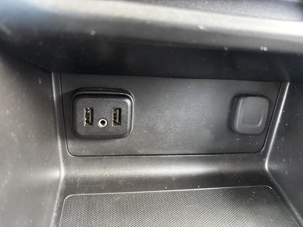 2022 Chevrolet Colorado 2WD, Full Crew Cab, Box liner, USB and AUX Input Photo