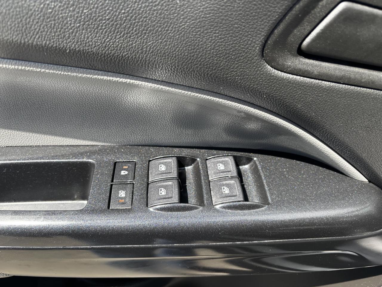 2022 Chevrolet Colorado 2WD, Full Crew Cab, Box liner, USB and AUX Input Photo