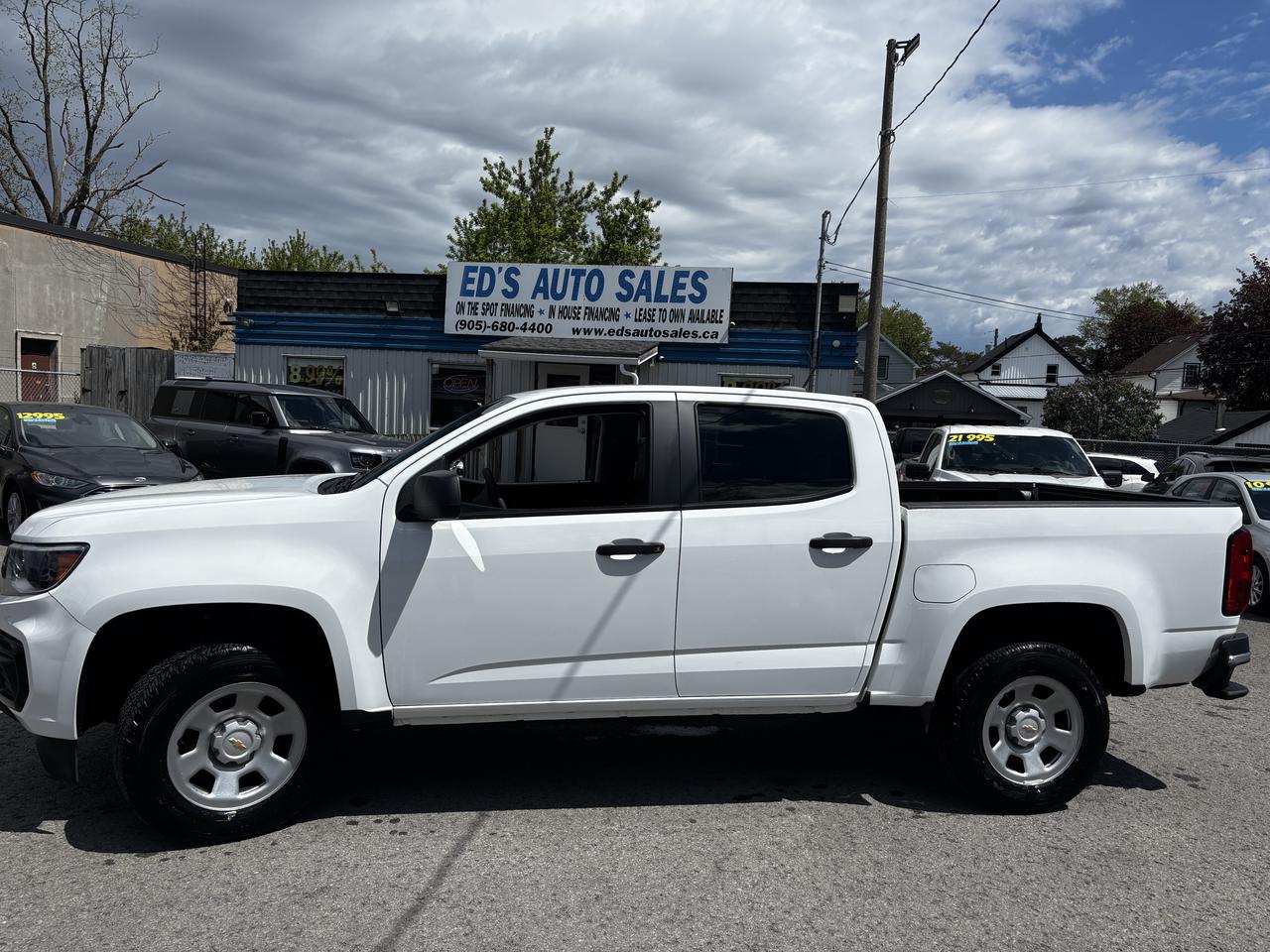 2022 Chevrolet Colorado 2WD, Full Crew Cab, Box liner, USB and AUX Input Photo3
