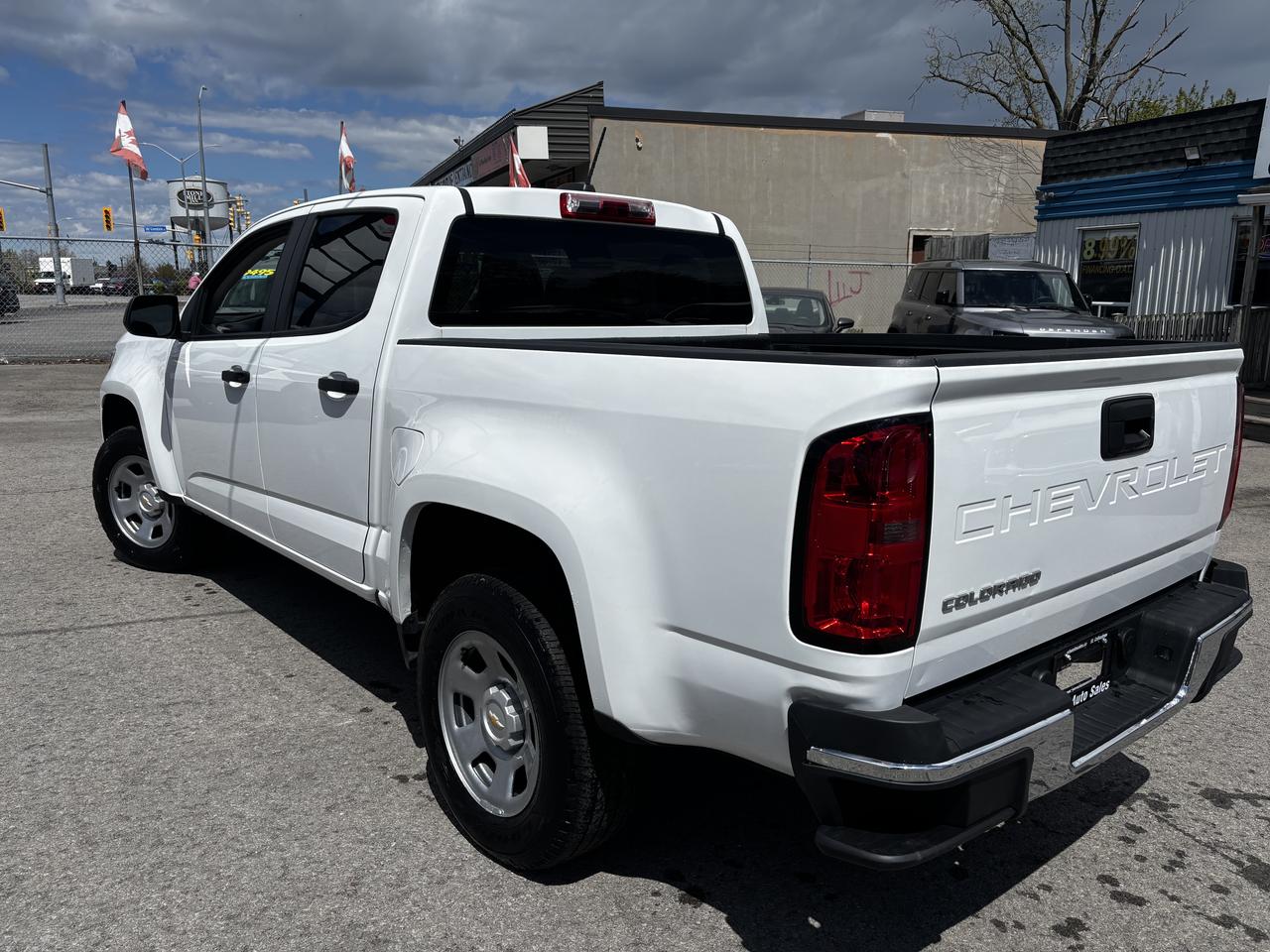 2022 Chevrolet Colorado 2WD, Full Crew Cab, Box liner, USB and AUX Input Photo4