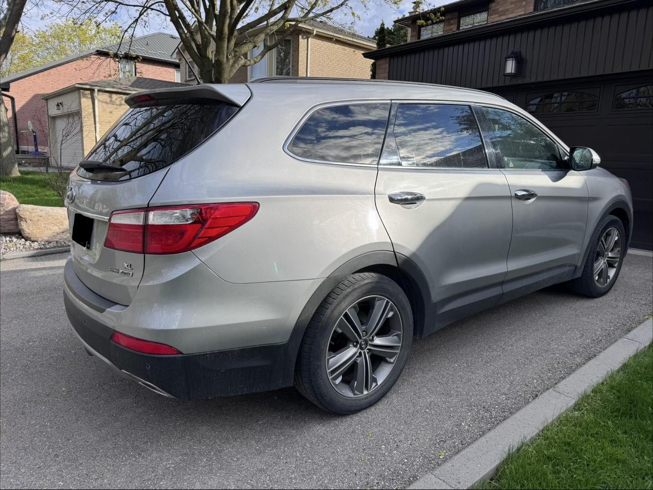 2016 Hyundai Santa Fe XL Limited Adventure Edition Photo