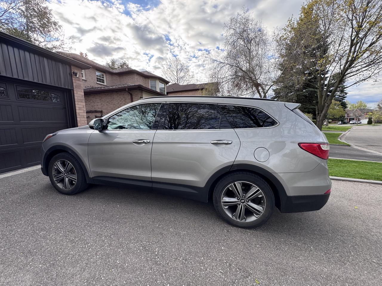2016 Hyundai Santa Fe XL Limited Adventure Edition Photo
