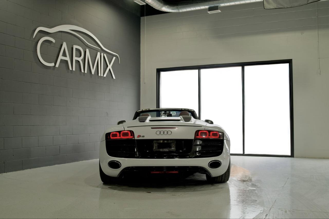 2011 Audi R8  Photo2