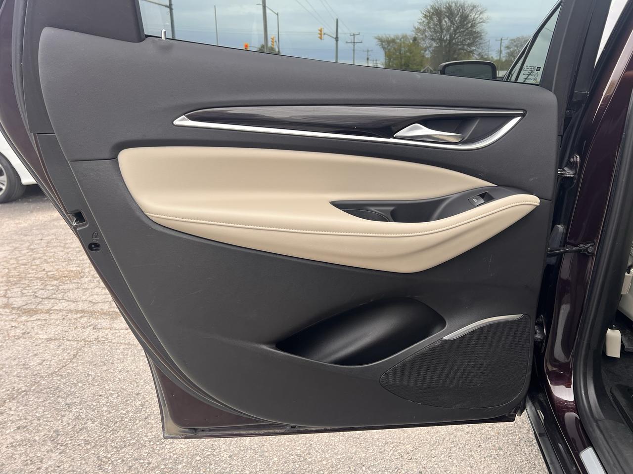 2018 Buick Enclave Essence Photo