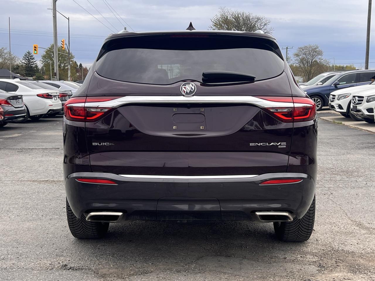 2018 Buick Enclave Essence Photo