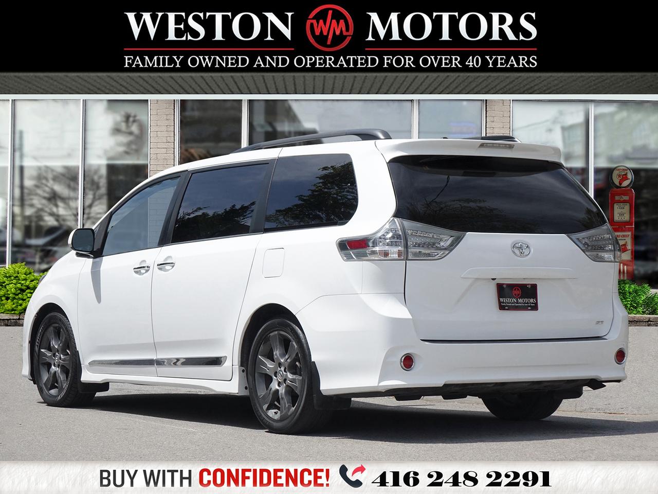 2015 Toyota Sienna SE SPORT*SUNROOF*LEATHER SEATS AND HEATED SEATS Photo4