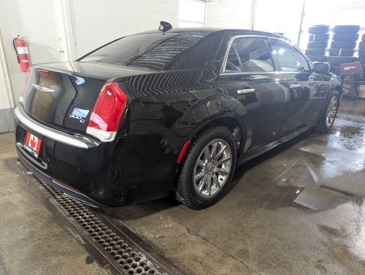 2019 Chrysler 300 300C PLATINUM EDITION WITH NAVIGATION!! Photo