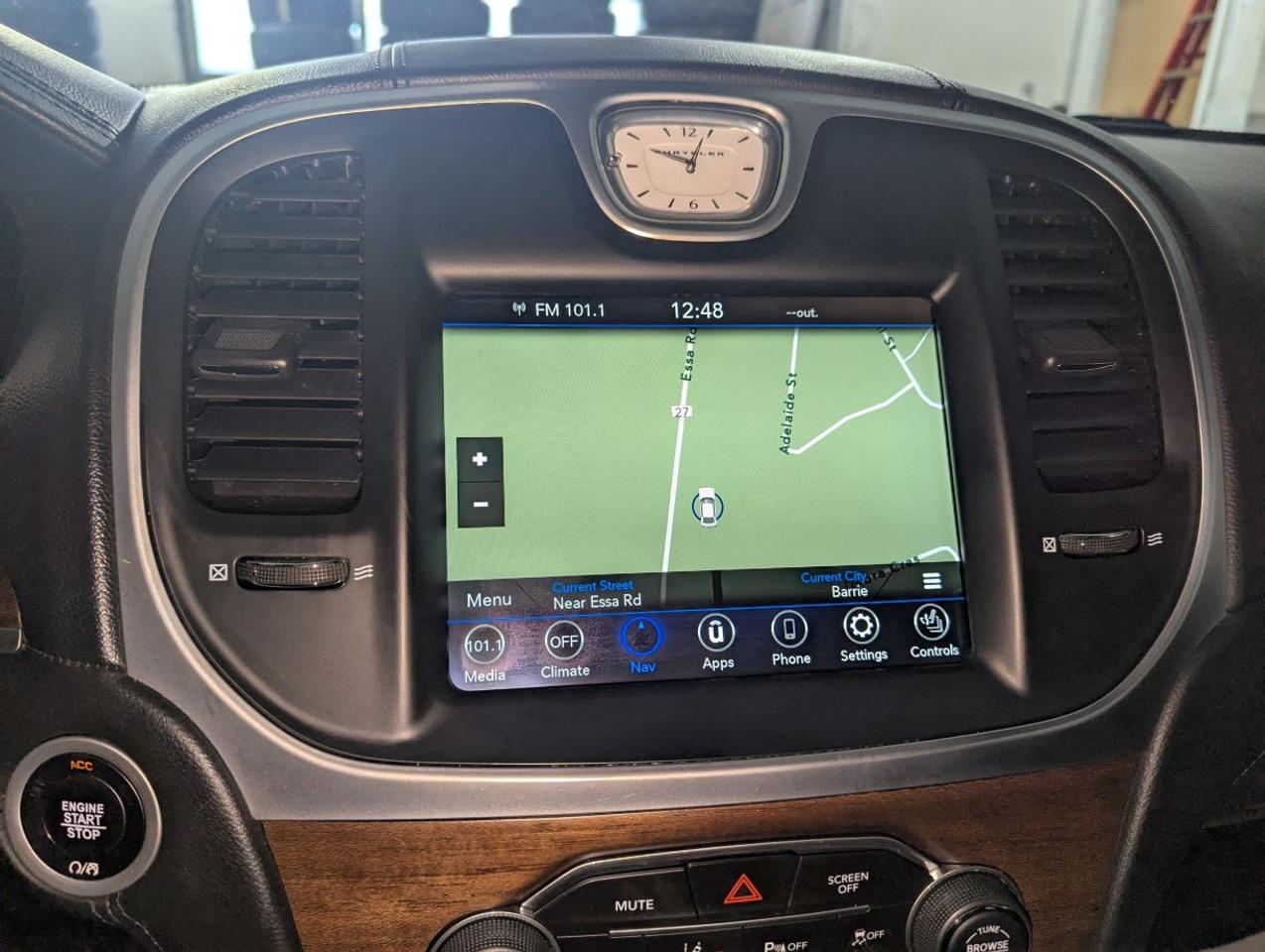 2019 Chrysler 300 300C PLATINUM EDITION WITH NAVIGATION!! Photo