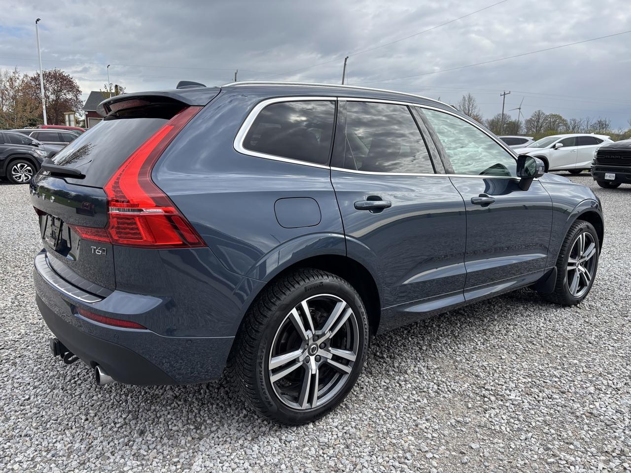 2019 Volvo XC60 Momentum ~LEATHER~CLEAR CARFAX~PANO ROOF~ Photo