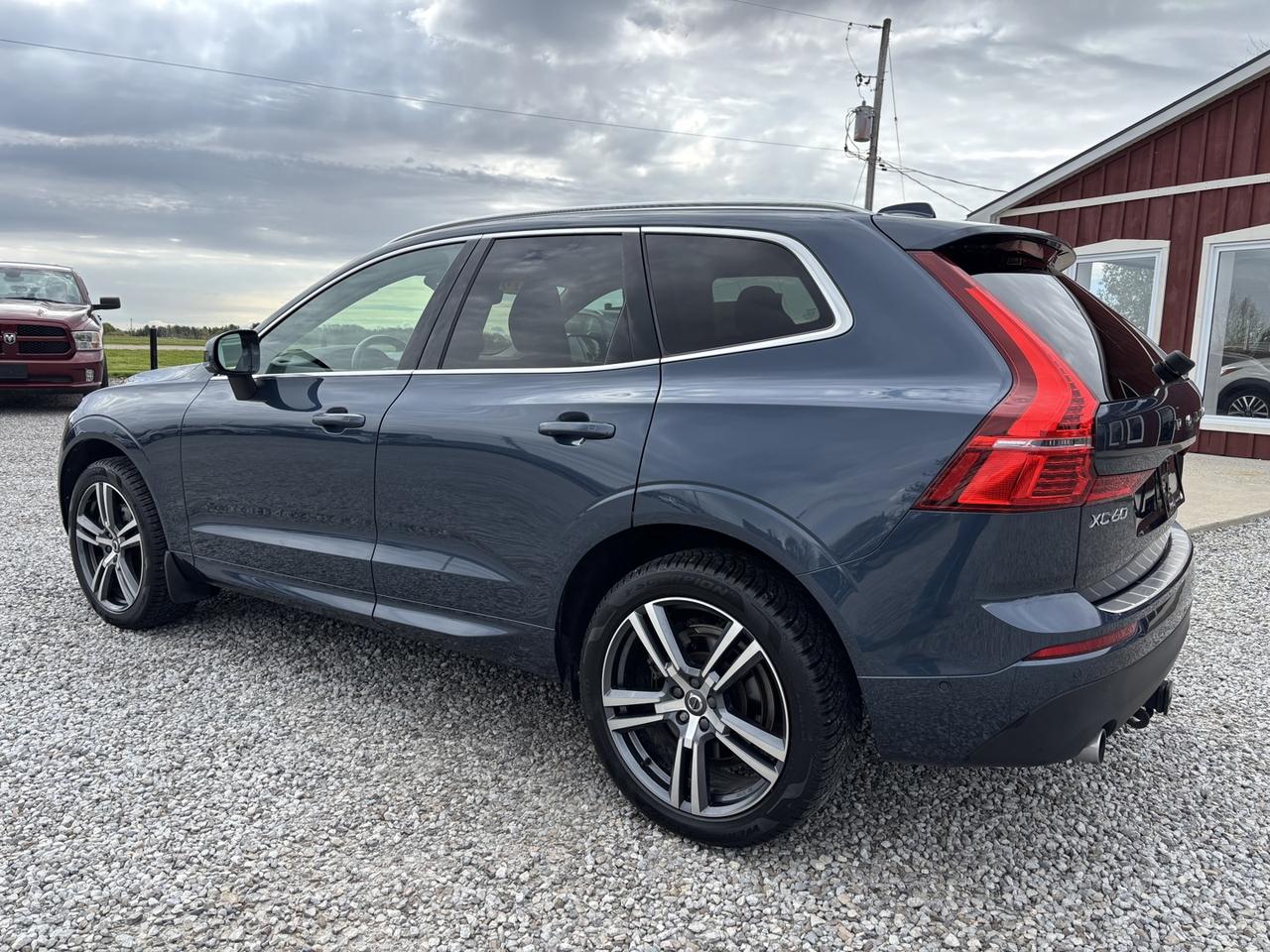 2019 Volvo XC60 Momentum ~LEATHER~CLEAR CARFAX~PANO ROOF~ Photo