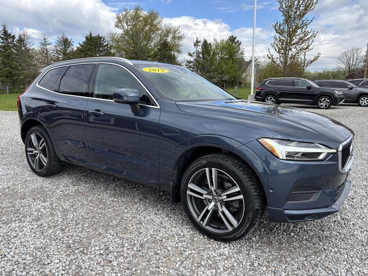 2019 Volvo XC60 Momentum ~LEATHER~CLEAR CARFAX~PANO ROOF~ Photo