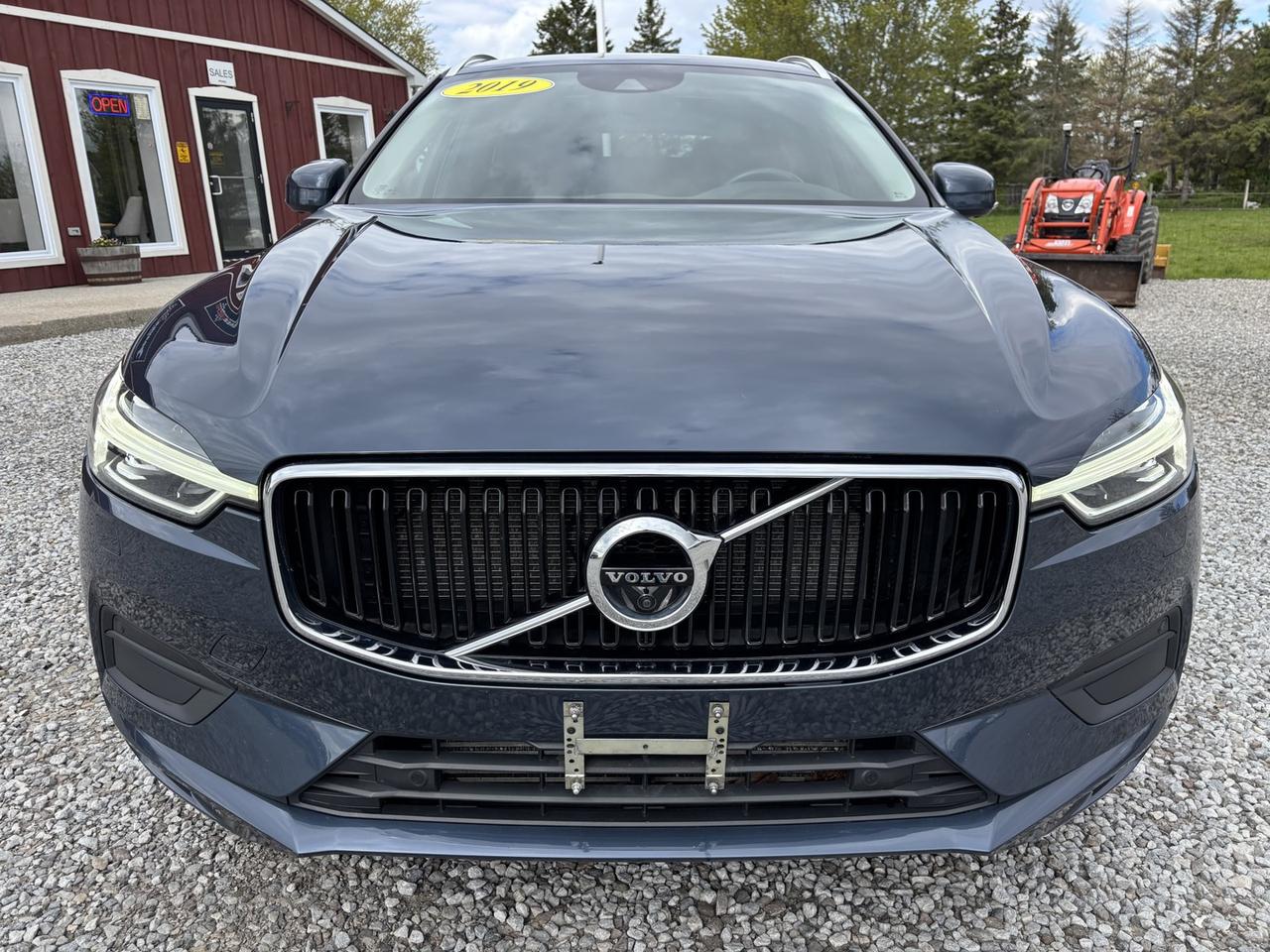 2019 Volvo XC60 Momentum ~LEATHER~CLEAR CARFAX~PANO ROOF~ Photo