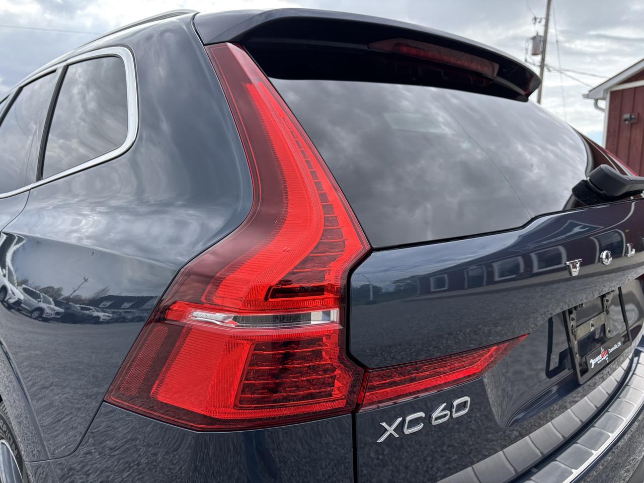 2019 Volvo XC60 Momentum ~LEATHER~CLEAR CARFAX~PANO ROOF~ Photo