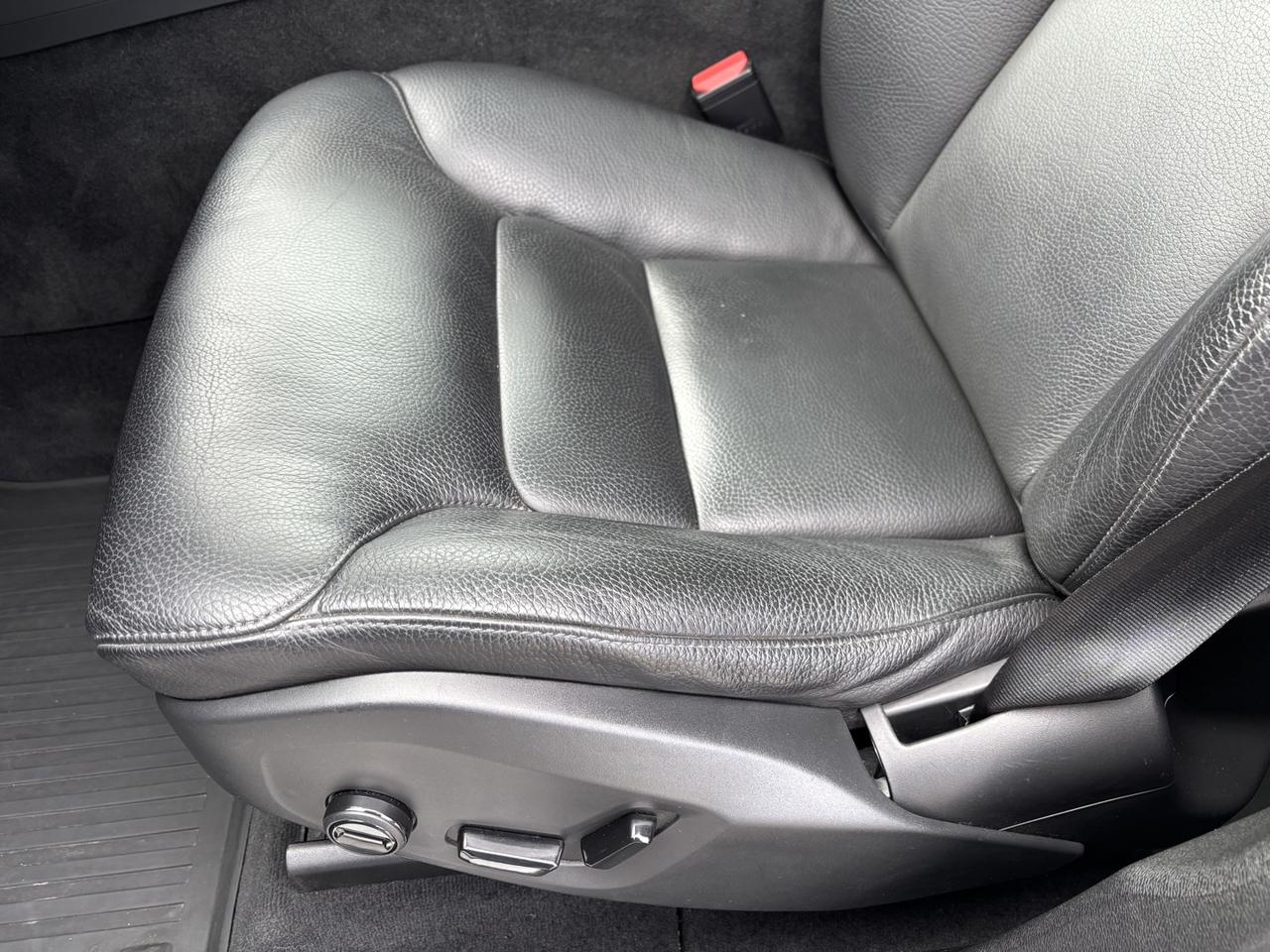 2019 Volvo XC60 Momentum ~LEATHER~CLEAR CARFAX~PANO ROOF~ Photo