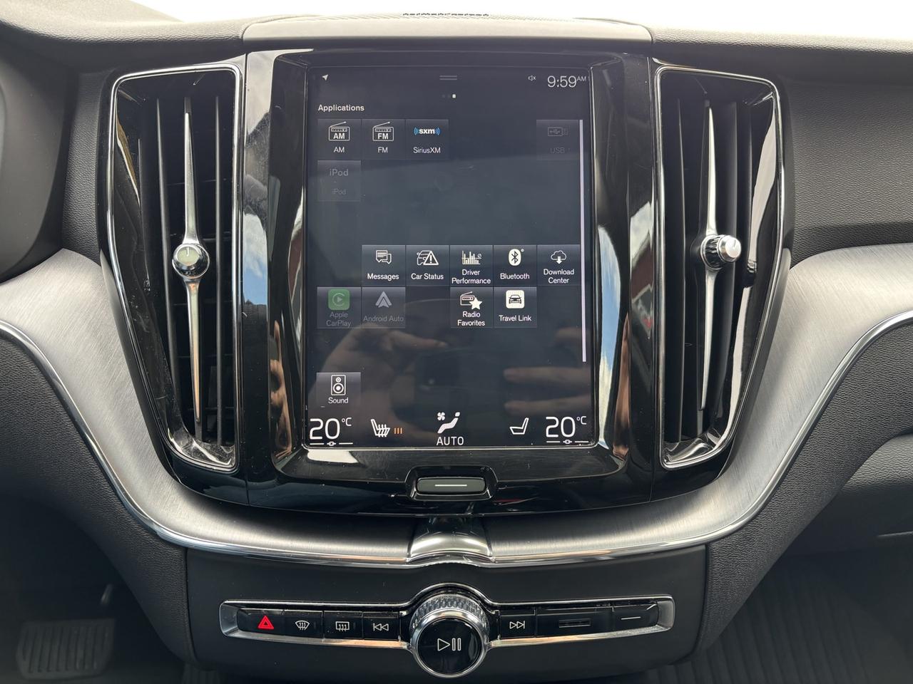 2019 Volvo XC60 Momentum ~LEATHER~CLEAR CARFAX~PANO ROOF~ Photo