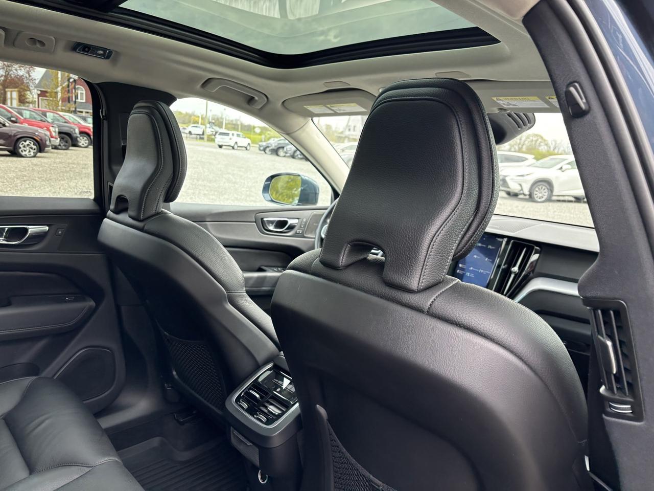 2019 Volvo XC60 Momentum ~LEATHER~CLEAR CARFAX~PANO ROOF~ Photo
