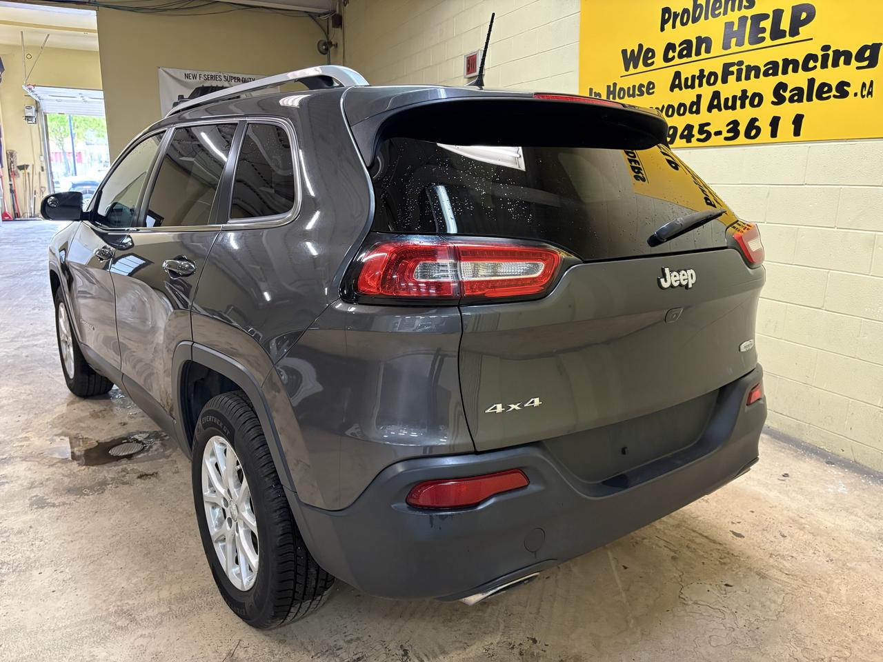 2017 Jeep Cherokee North Photo3