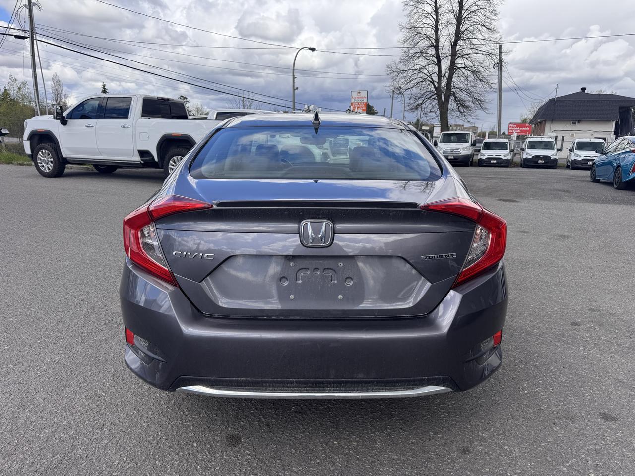 2019 Honda Civic Touring Photo2