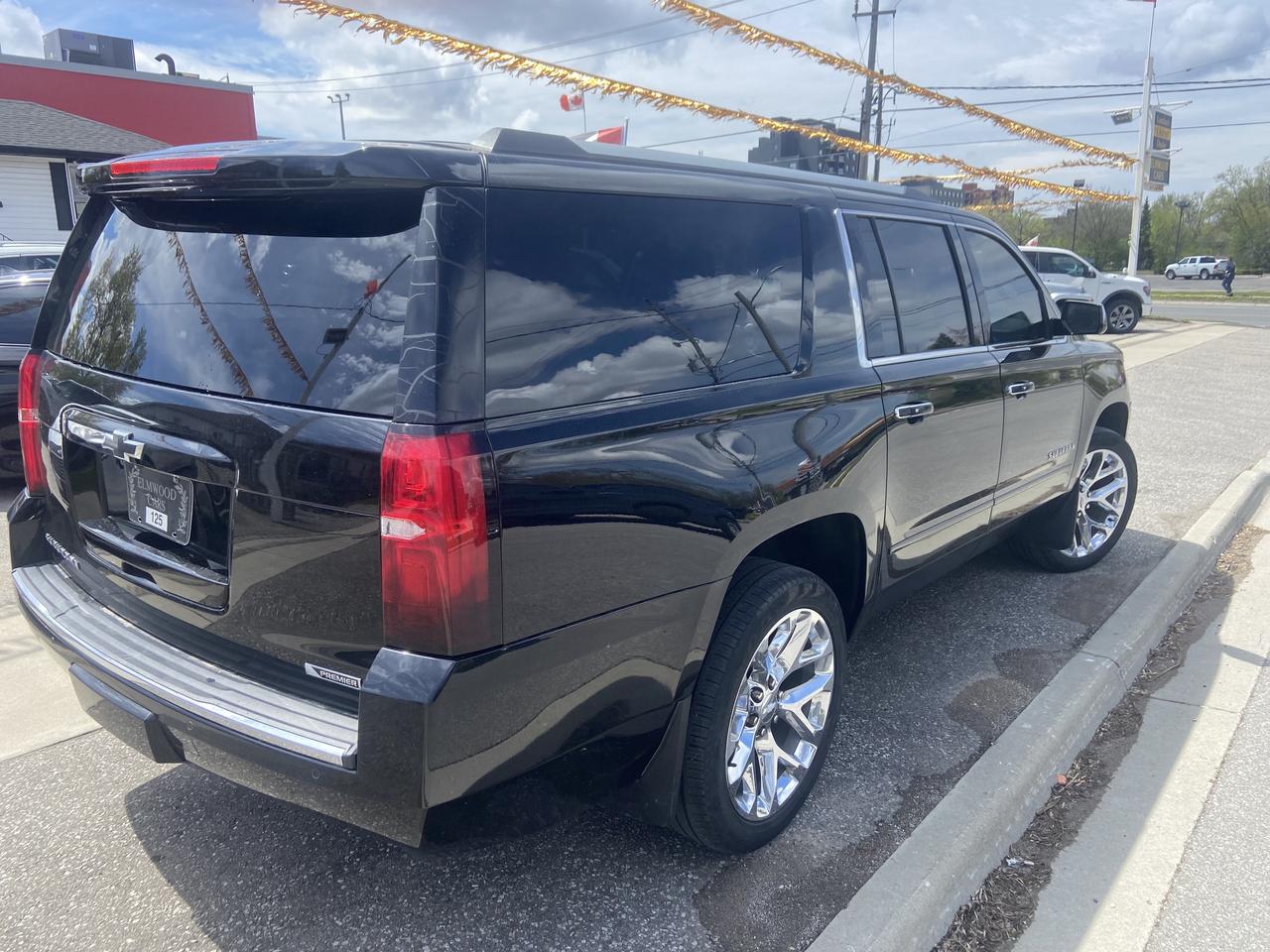 2017 Chevrolet Suburban Premier Photo
