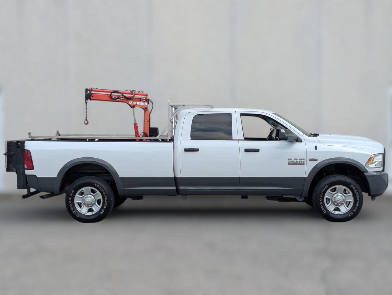 2015 RAM 2500 4X4/CrewCab/8FootBed/MAXILIFT/TommyGate Photo