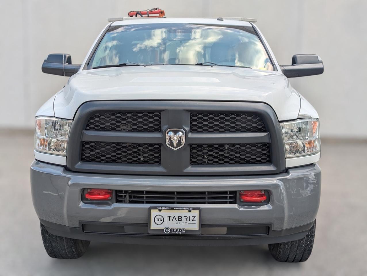 2015 RAM 2500 4X4/CrewCab/8FootBed/MAXILIFT/TommyGate Photo