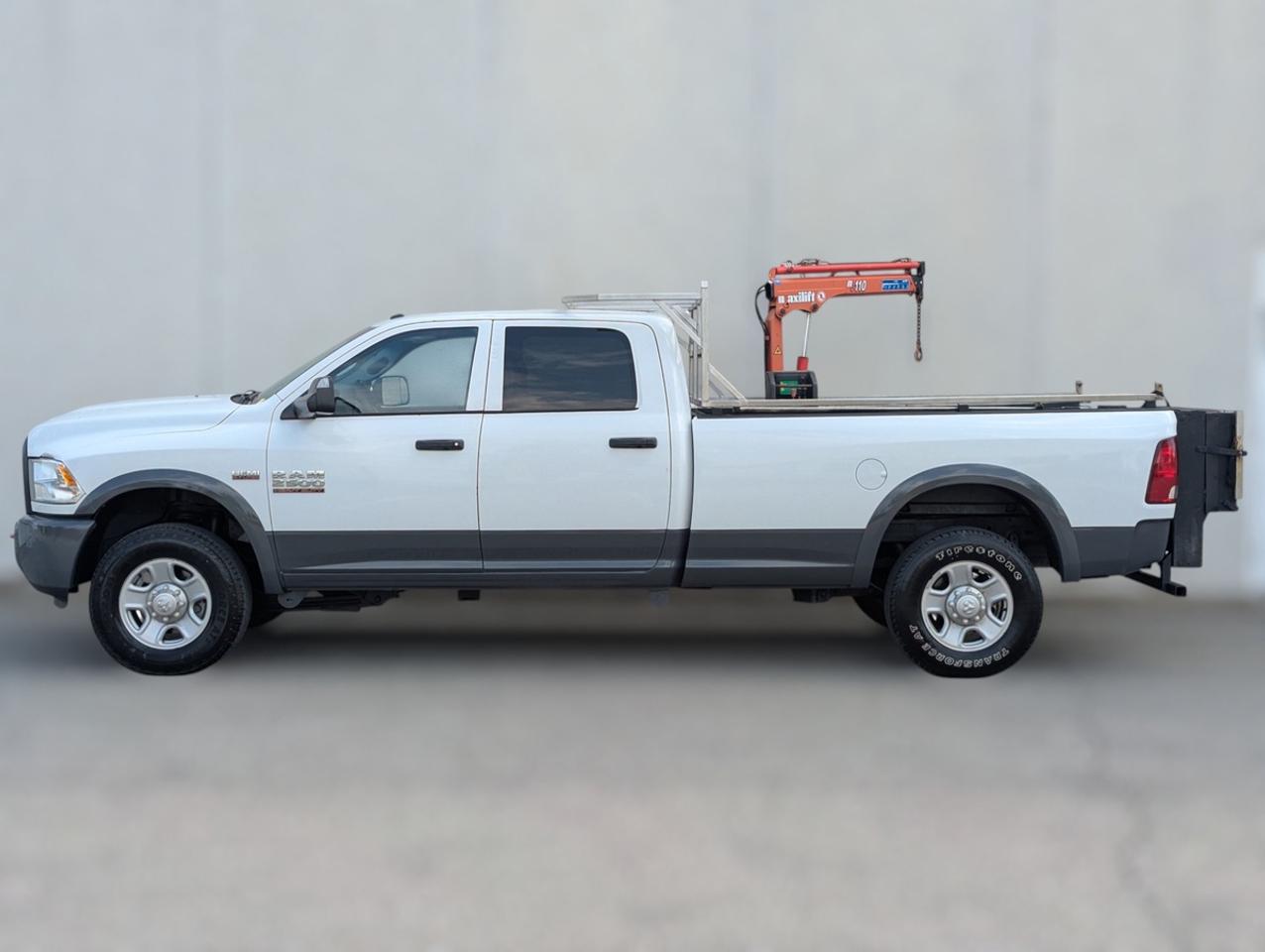 2015 RAM 2500 4X4/CrewCab/8FootBed/MAXILIFT/TommyGate Photo