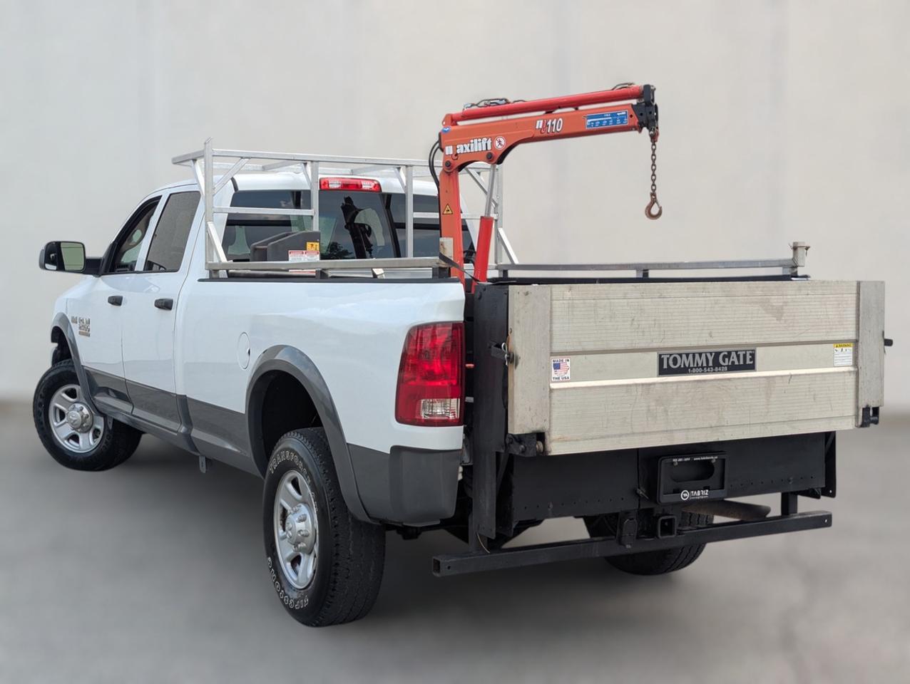 2015 RAM 2500 4X4/CrewCab/8FootBed/MAXILIFT/TommyGate Photo