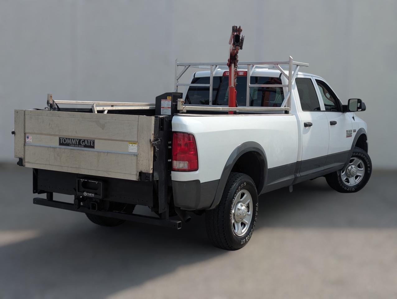 2015 RAM 2500 4X4/CrewCab/8FootBed/MAXILIFT/TommyGate Photo