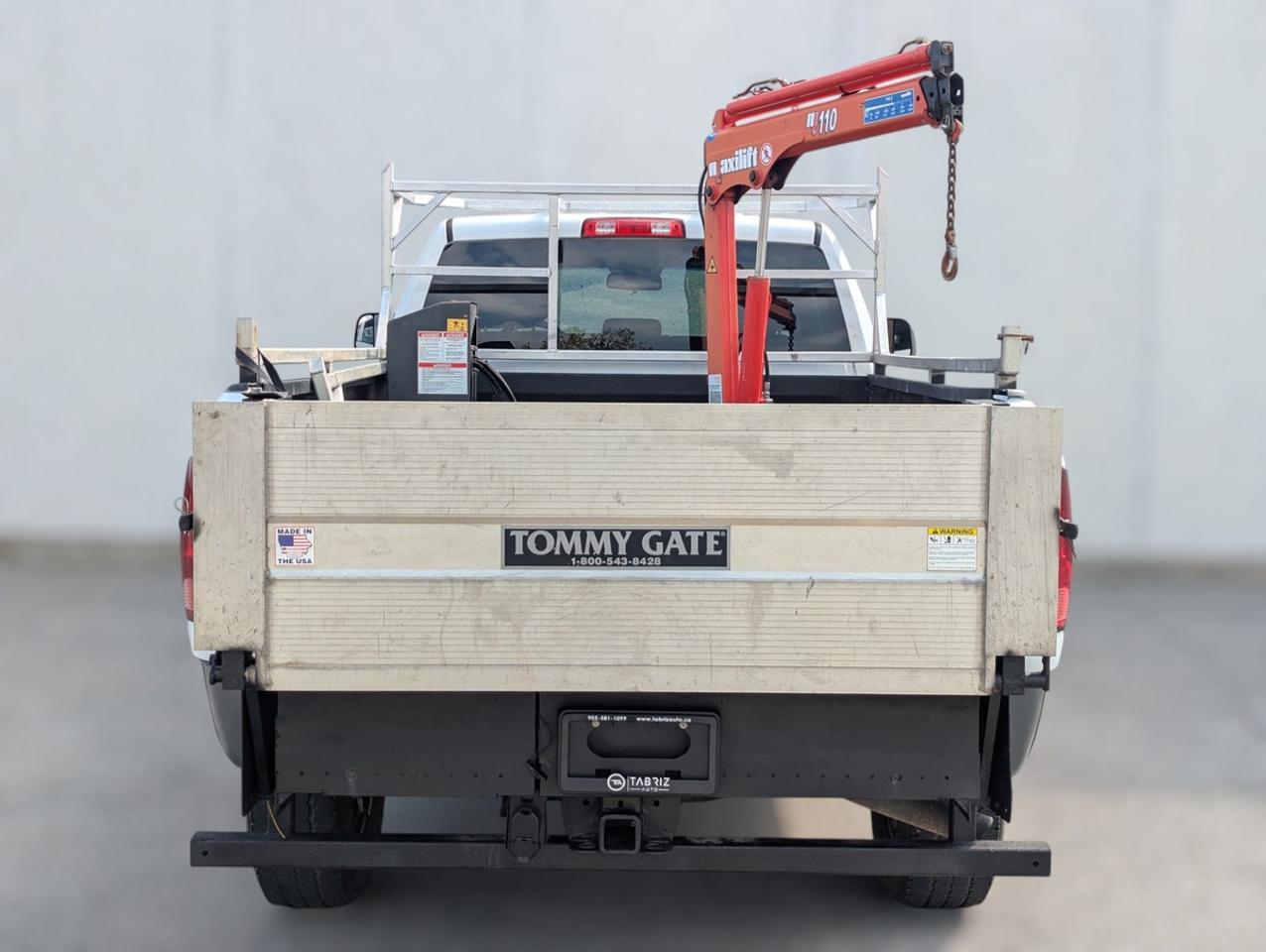 2015 RAM 2500 4X4/CrewCab/8FootBed/MAXILIFT/TommyGate Photo