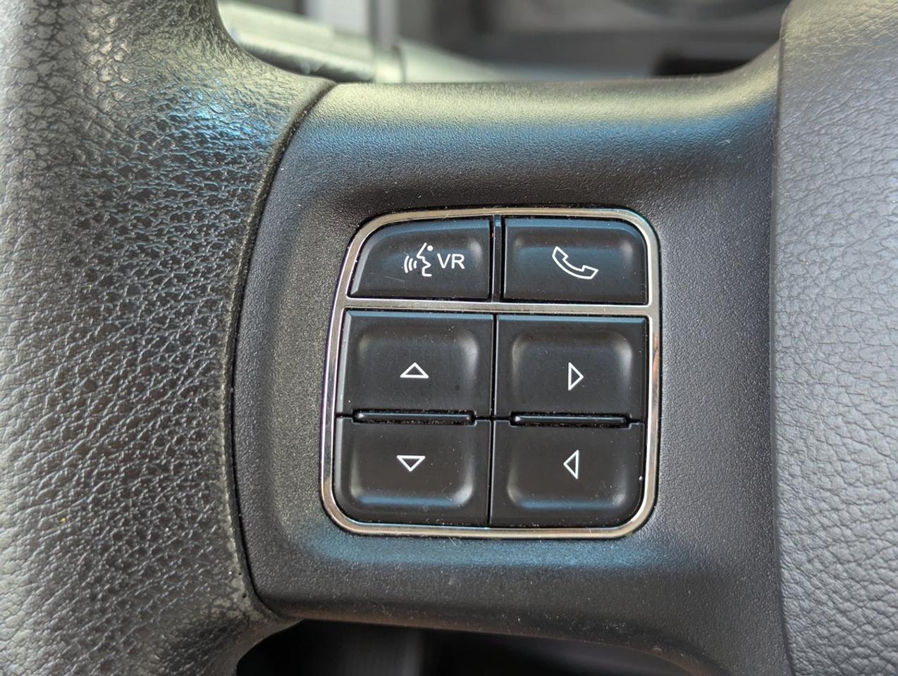 2015 RAM 2500 4X4/CrewCab/8FootBed/MAXILIFT/TommyGate Photo