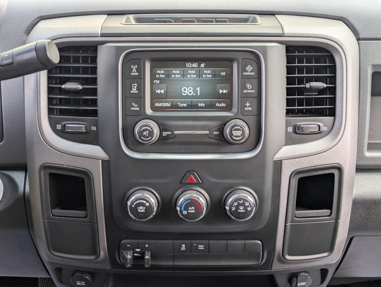 2015 RAM 2500 4X4/CrewCab/8FootBed/MAXILIFT/TommyGate Photo