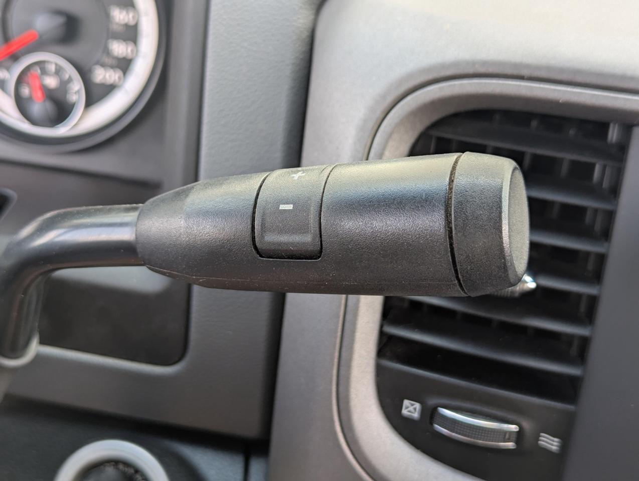 2015 RAM 2500 4X4/CrewCab/8FootBed/MAXILIFT/TommyGate Photo