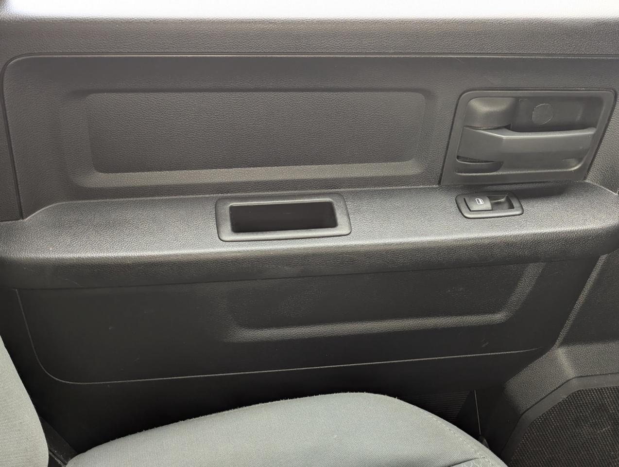 2015 RAM 2500 4X4/CrewCab/8FootBed/MAXILIFT/TommyGate Photo